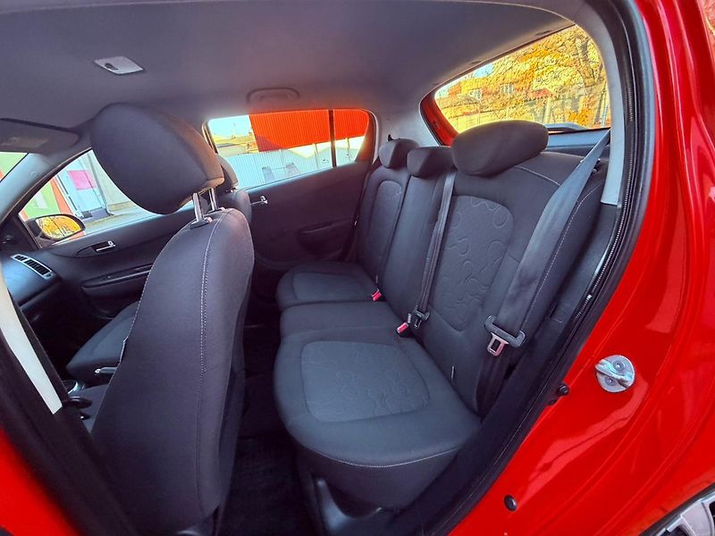 Hyundai i20 1.2, ČR, 1.Maj, Klimatizace - fotka 11 z 18