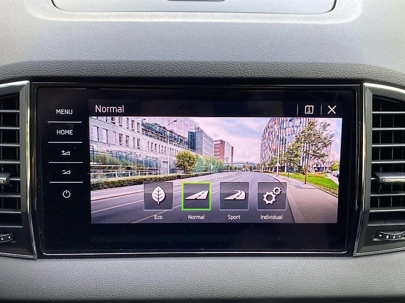 Škoda Karoq (2018) 1.5 TSI DSG Style + - fotka 17 z 40