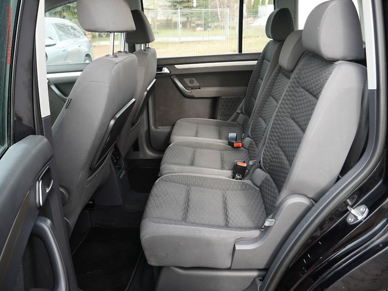 Volkswagen Touran (2007) 1.4 TSi, autoAC, tažné - fotka 10 z 17