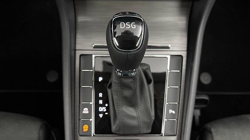 Škoda Superb 1.5 TSI DSG Style - fotka 23 z 27