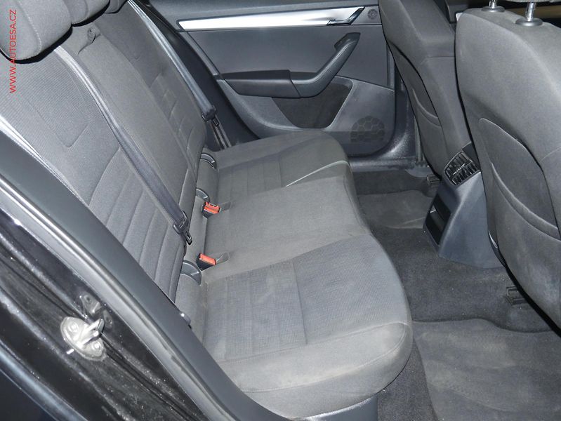 Škoda Octavia (2014) 1.6 TDi, ČR, Elegance, STK2 - fotka 11 z 18