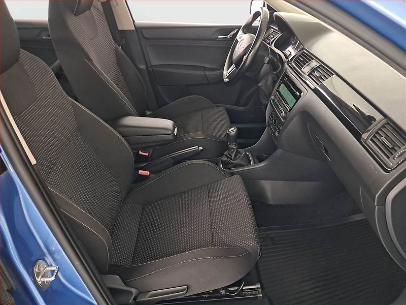 Škoda Rapid (2015) Ambition 1.2 TSI, ČR,1.maj - fotka 9 z 17