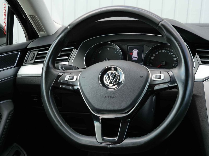 Volkswagen Passat (2016) 2.0 TDi, Comfortline - fotka 11 z 23