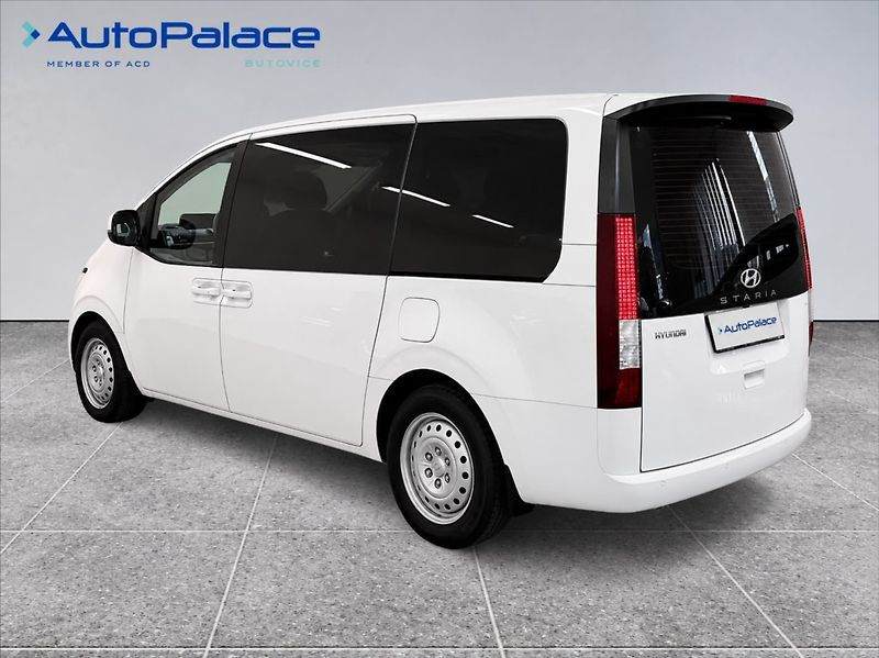 Hyundai Staria 2,2 130 KW COMFORT KAM DPH 9 m - fotka 3 z 16
