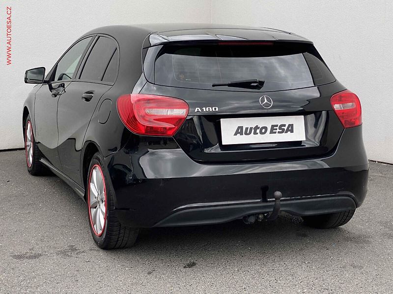 Mercedes-Benz Třídy A (2016) 1.6i A180, Navi, AC, tažné - fotka 6 z 17