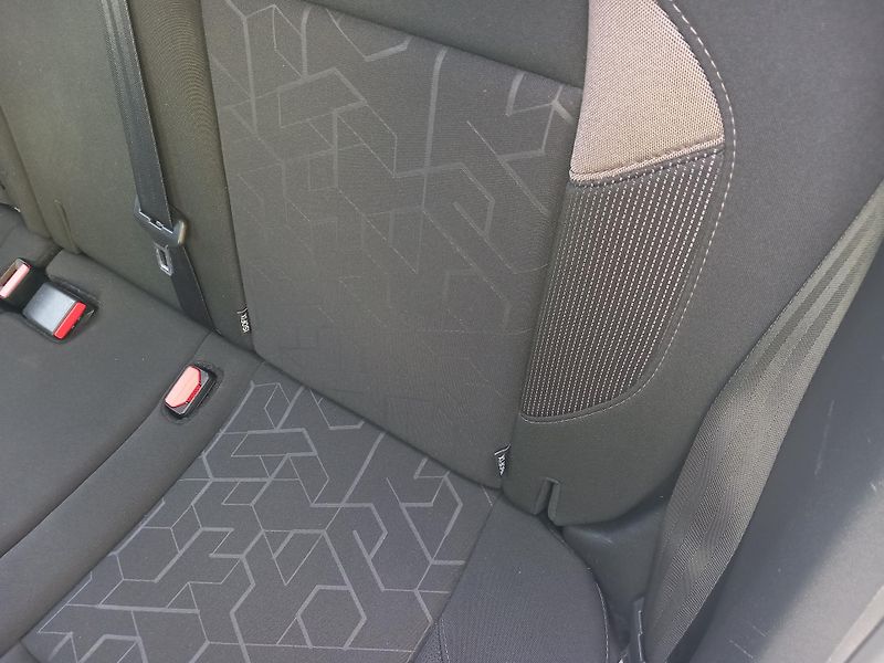 Peugeot 2008 (2015) 1,6HDi STYLE NAVI VYHŘ.SED. - fotka 13 z 38