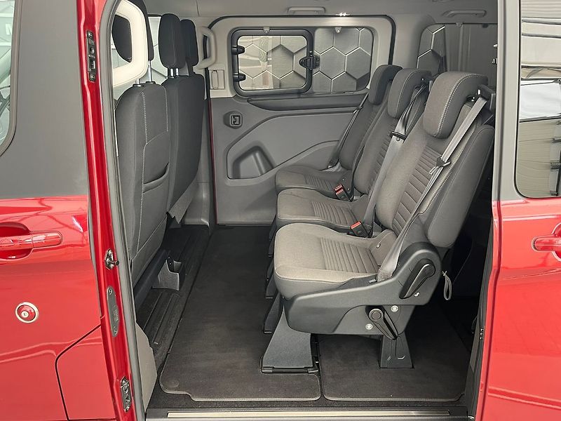 Ford Tourneo Custom 320 L2H1 Titanium 136 kW aut. - fotka 27 z 64