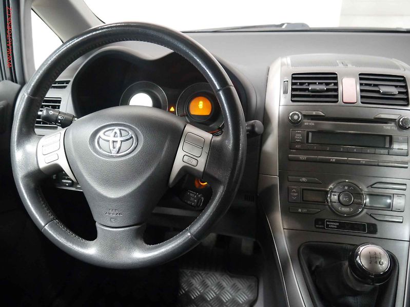 Toyota Auris (2007) 1.6 VVT-i, ČR, AC - fotka 13 z 20