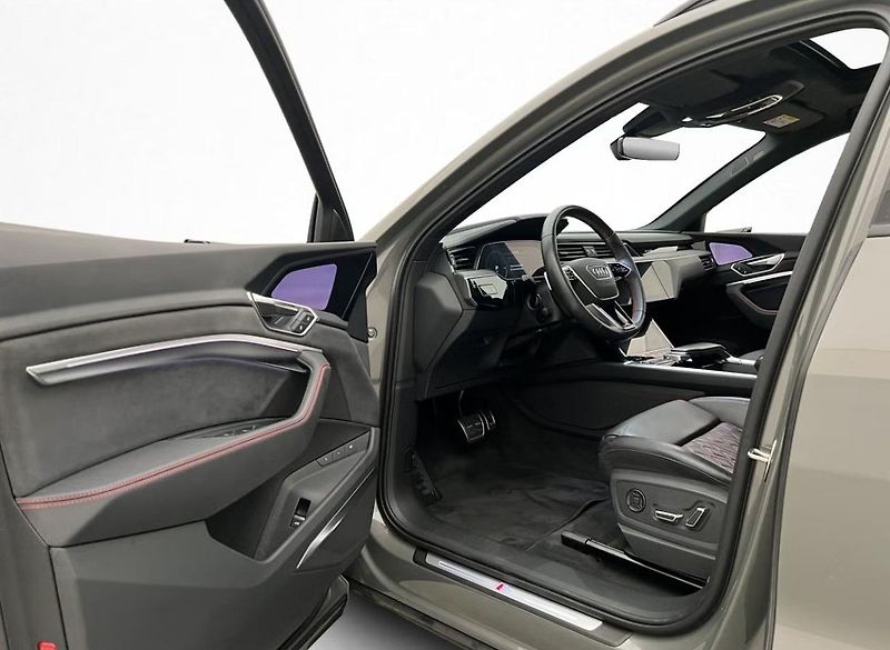 Audi Q8 e-tron 55 Q 360k Pano Matrix 4 zóny   - fotka 8 z 36