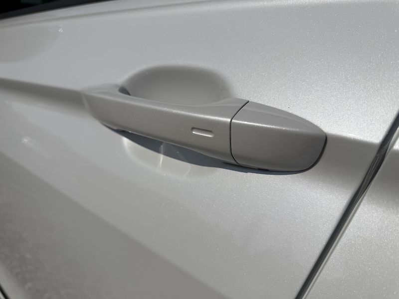 Volkswagen Tiguan R-Line 2,0 TSi/180kW 4x4 DSG - fotka 92 z 114