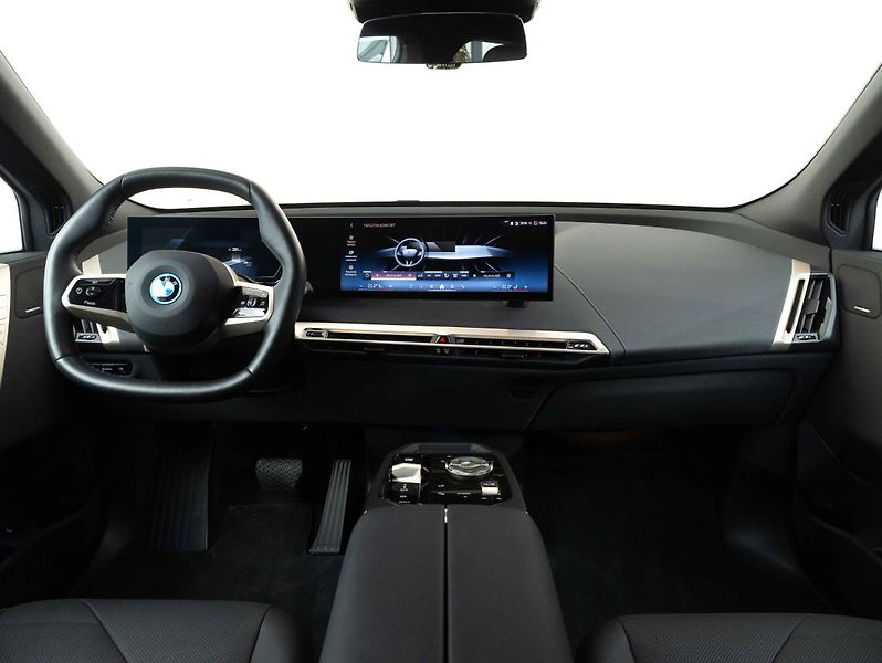 BMW iX xDrive40 - fotka 12 z 21