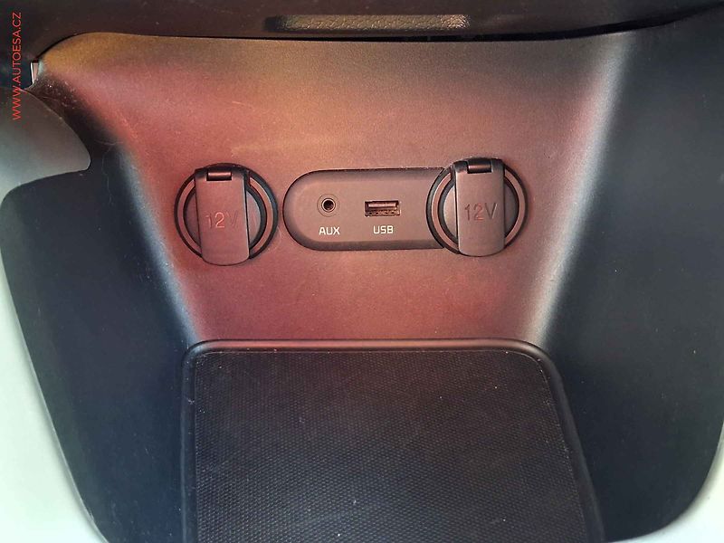 Kia Ceed (2013) 1.6GDi, 2.maj,ČR, AC, temp - fotka 15 z 19