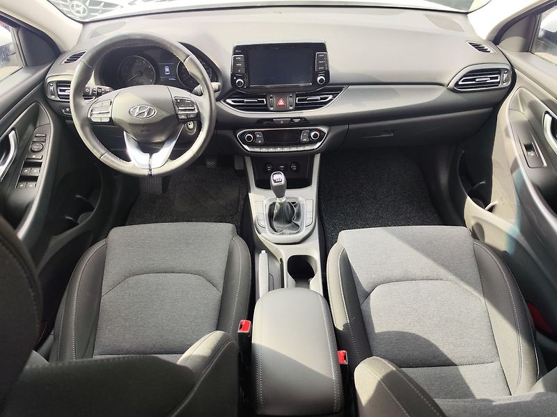 Hyundai i30 1.5 T-GDI/117kW Smart - fotka 12 z 30