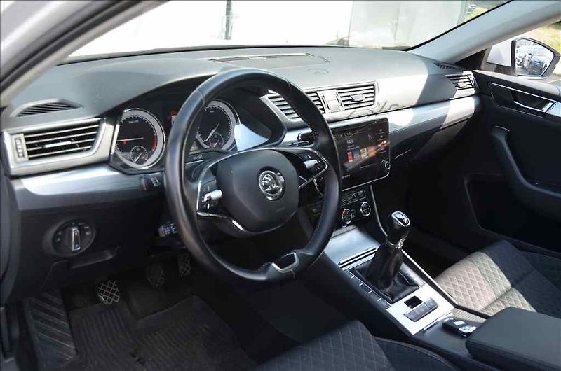 Škoda Superb (2021) 2,0 TDI AMBITION - fotka 10 z 18