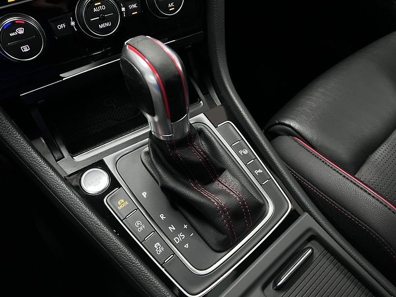 Volkswagen Golf GTI TCR, 2.0 TSI 213 kW - fotka 46 z 46
