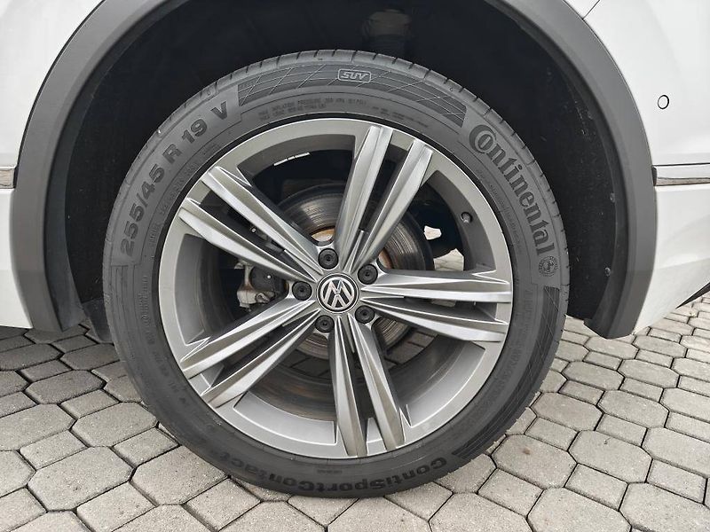 Volkswagen Tiguan R-Line Highline 4Motion DSG 2, - fotka 27 z 30