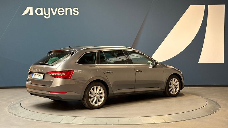 Škoda Superb 2.0 TDI 147kW 4x4 Style Combi - fotka 2 z 13