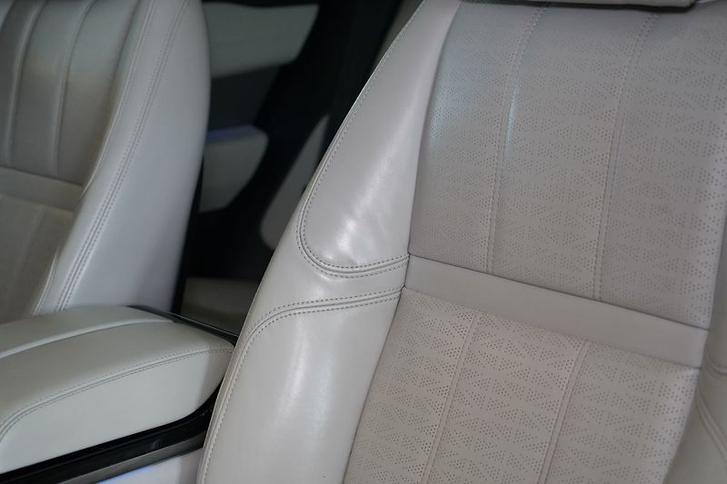 Land Rover Range Rover Velar R-Dynamic HSE, Masáž, Vzduch - fotka 20 z 46