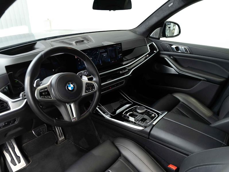 BMW X7 M60i xDrive - fotka 15 z 22