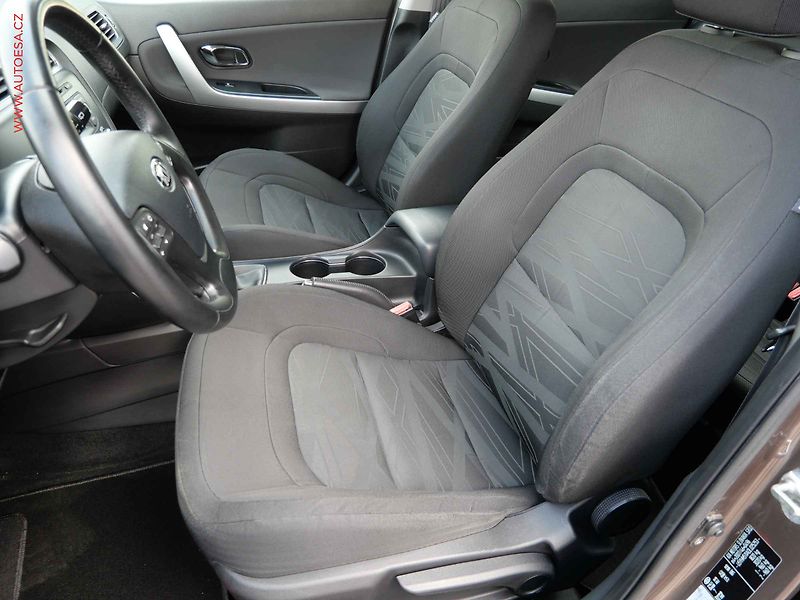 Kia Ceed (2012) 1.4i, ČR, AC, tempo - fotka 9 z 16