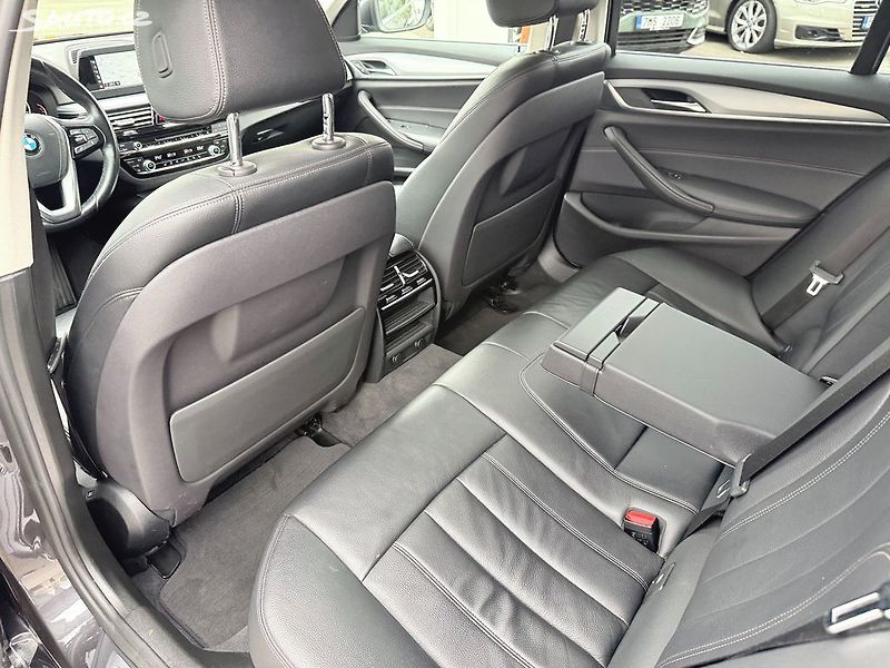 BMW Řada 5 520d XDRIVE 140kW - fotka 29 z 33