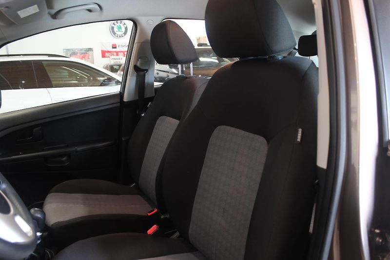 Kia Venga (2016) 1.4 66kW Klima ČR - fotka 17 z 30