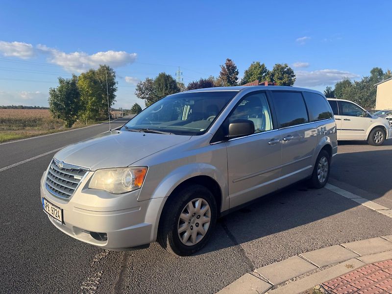 Chrysler Town & Country (2009) 3,3 V6 RT 2009 - fotka 2 z 19