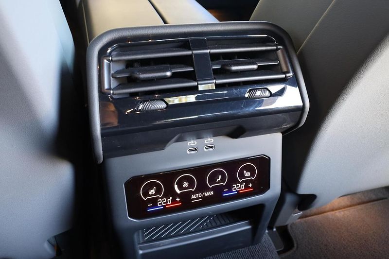 BMW i5 eDrive40 Sedan - fotka 31 z 34