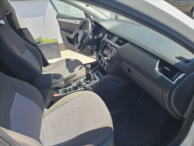 Škoda Octavia 2,0TDi 110KW Elegance TZ - fotka 34 z 49