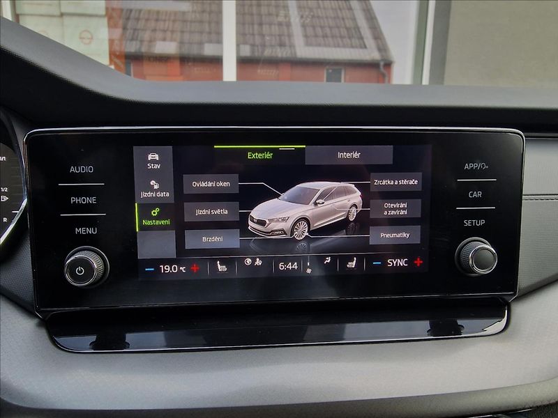 Škoda Octavia 2.0 TDI 110kW Combi,ČR,1.Maj. - fotka 32 z 50