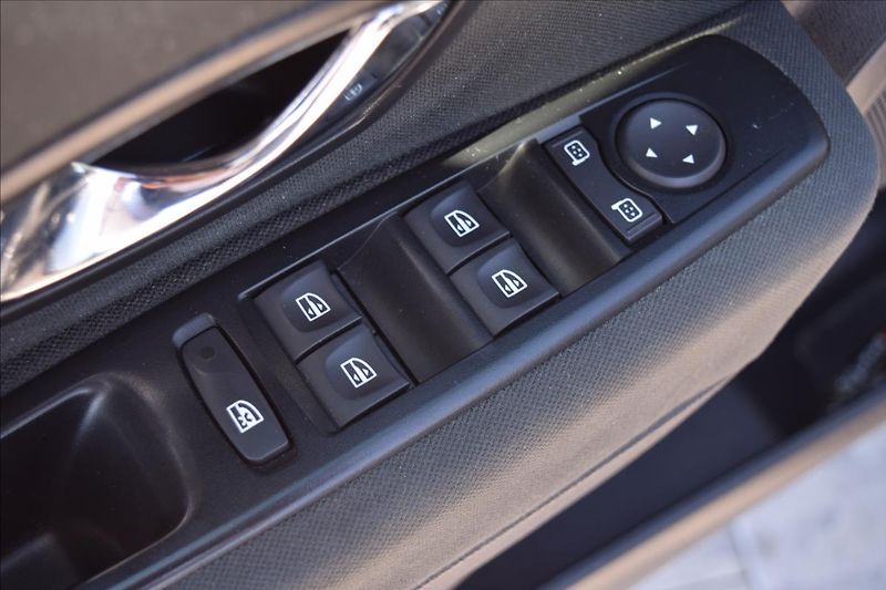 Renault Mégane 1,5 DCI 81KW PO SERVISE TAŽNÉ - fotka 31 z 47