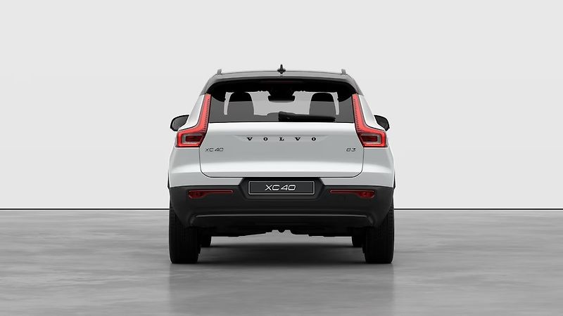 Volvo XC40 (2026) Black Edition Preal White B3 - fotka 5 z 11