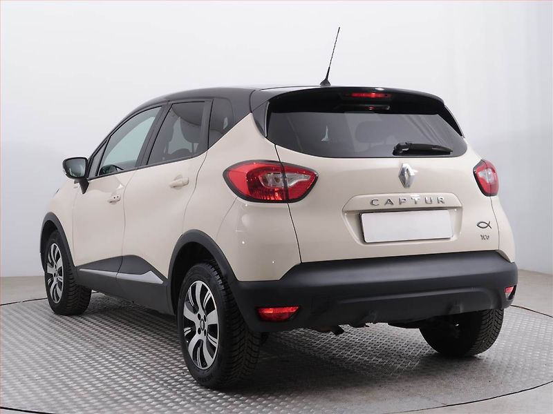 Renault Captur (2016) 1.2 TCe, Navi, Tempomat - fotka 4 z 16