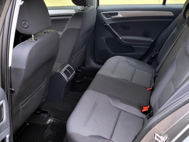 Volkswagen Golf 1,6 TDi CZ*DIGIKLIMA*SERVIS - fotka 14 z 43