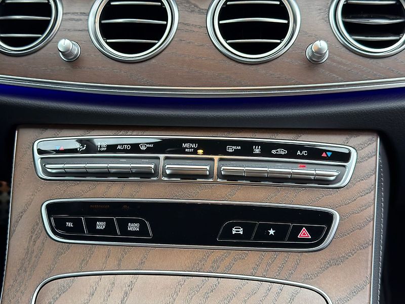 Mercedes-Benz Třídy E E 300de 4MATIC - fotka 30 z 39