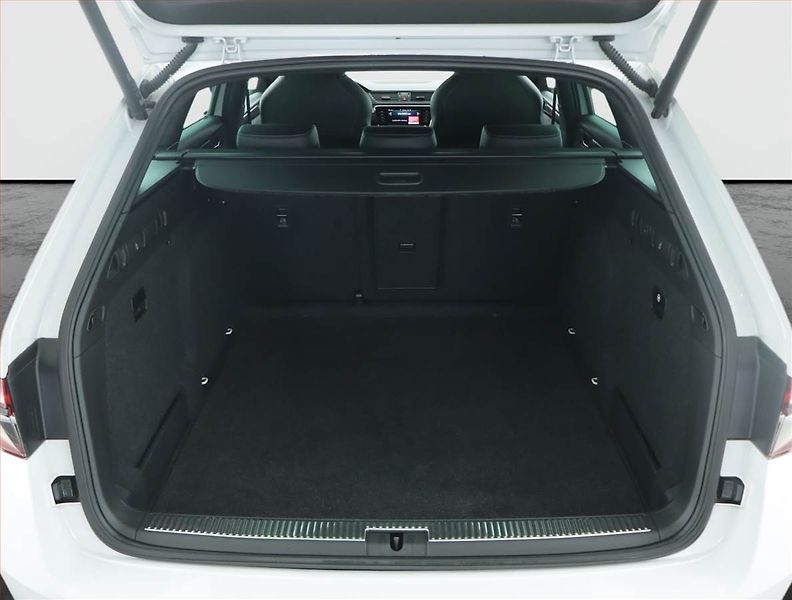 Škoda Superb (2022) Sportline 1.5 TSI - fotka 14 z 18