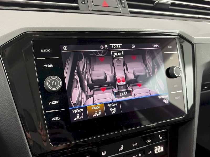 Volkswagen Passat (2022) Business 2.0 TDI 110kW - fotka 18 z 33