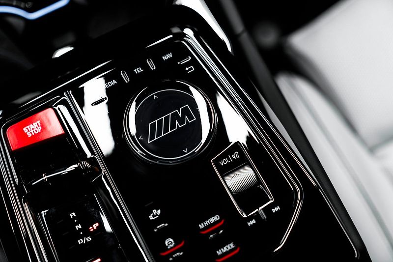 BMW M5 - fotka 16 z 23