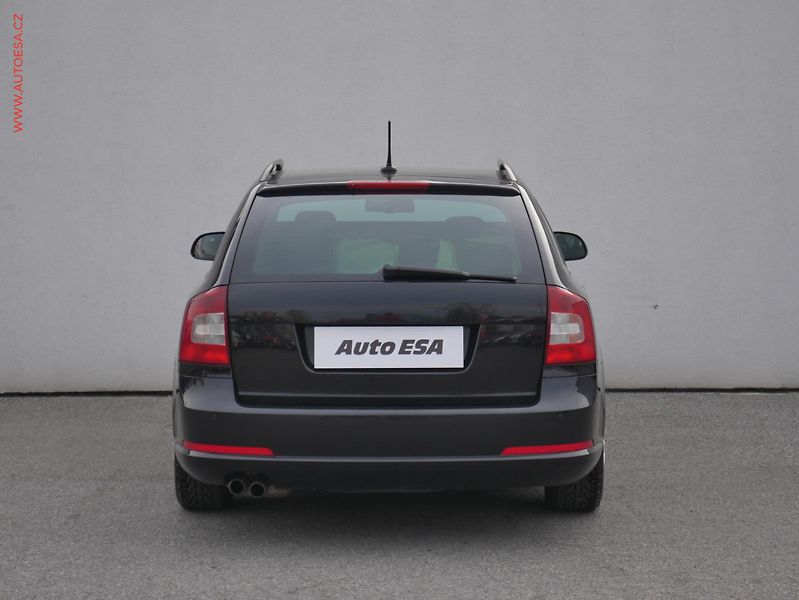 Škoda Octavia (2011) 2.0 TDi, RS, DSG, bixen - fotka 5 z 20