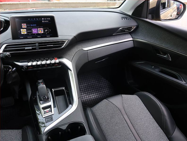 Peugeot 3008 (2018) Allure 1.6 BlueHDi, Automat - fotka 8 z 21