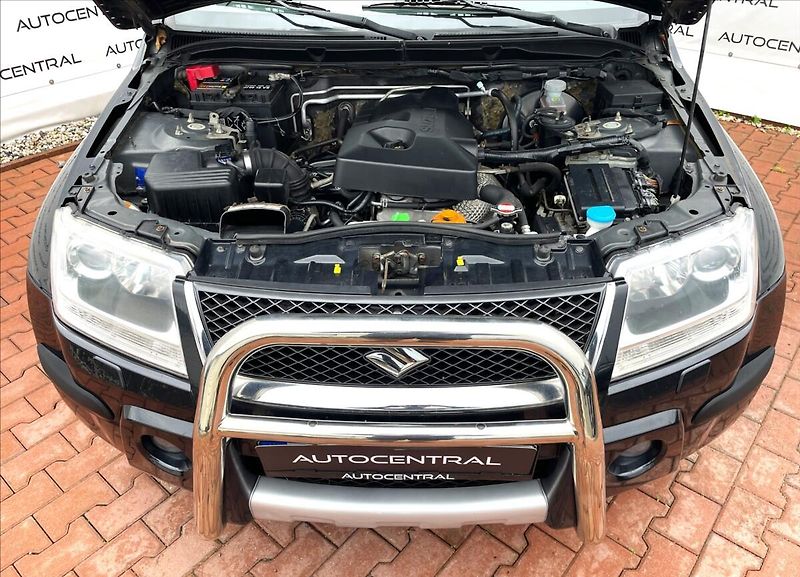 Suzuki Grand Vitara 2,0 i,103kW,4x4 - fotka 8 z 24