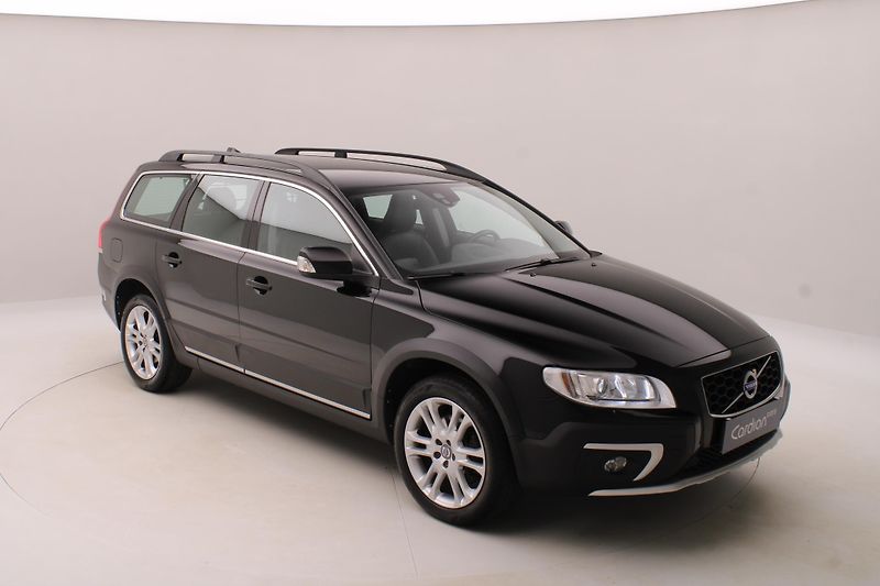 Volvo XC70 D4 AWD SUMMUM AUT CZ - fotka 16 z 39