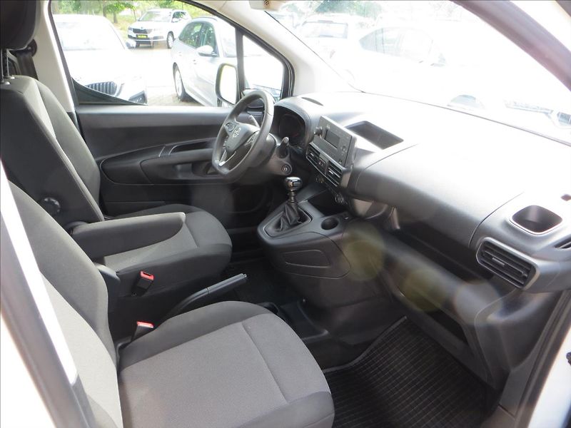 Opel Combo 1,2 Turbo 81 kW Enjoy - fotka 10 z 19