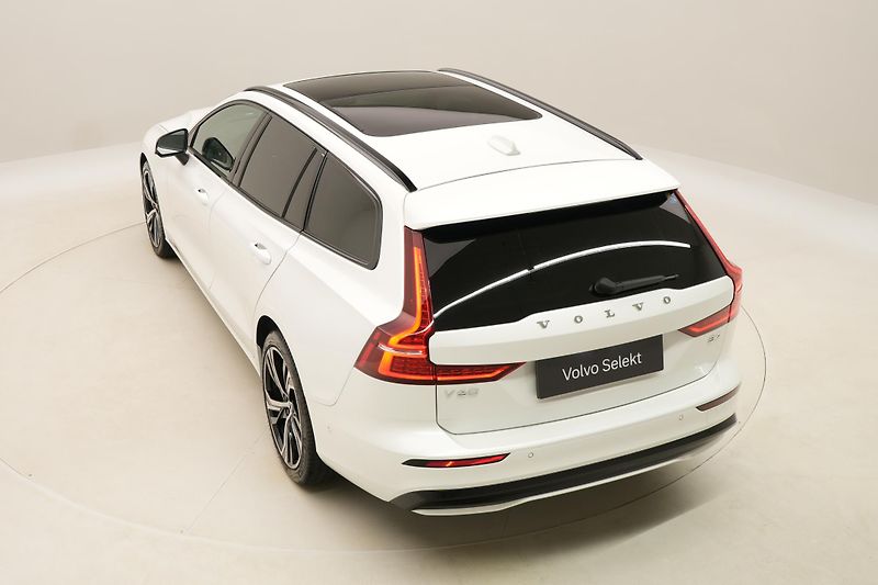 Volvo V60 B4 DARK PLUS AUT  - fotka 18 z 59