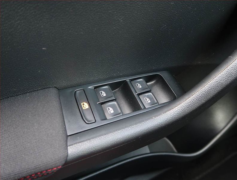 Škoda Fabia (2021) Monte Carlo 1.0 TSI - fotka 18 z 21