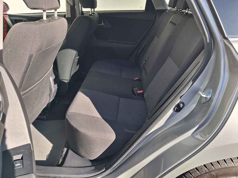 Toyota Auris (2013) 1.6VVTi, ČR, AC, navi, kamera - fotka 10 z 19