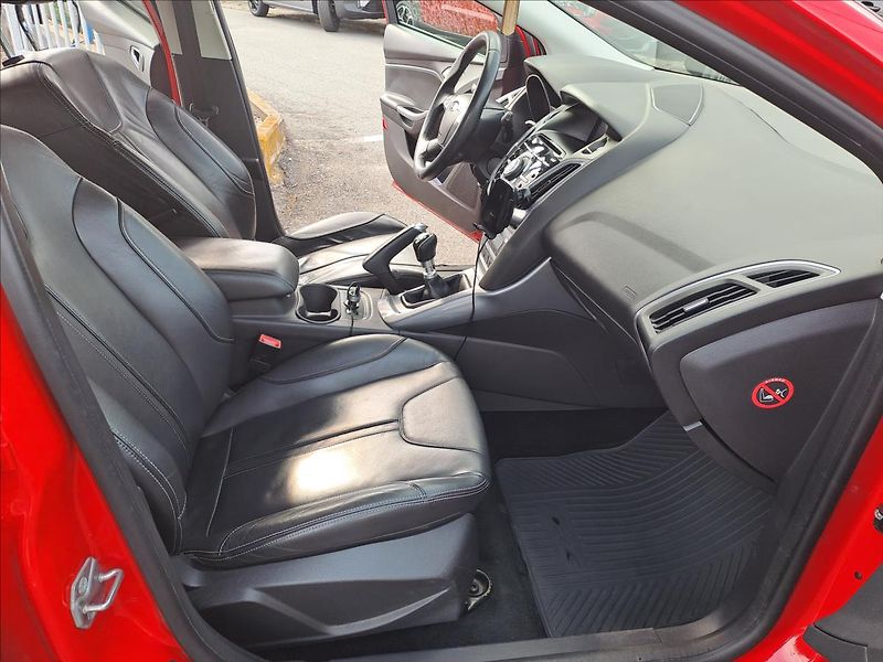 Ford Focus 1,6 EcoBoost 110kw - fotka 9 z 17