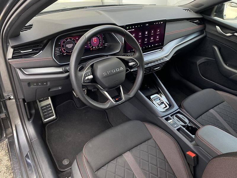 Škoda Octavia Combi 2,0 TSI 195 kW RS DSG - fotka 7 z 28