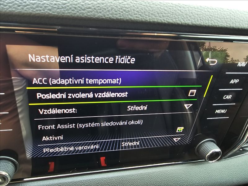 Škoda Karoq 1,5 TSi 110 KW DSG STYLE+ KŮŽE - fotka 25 z 49