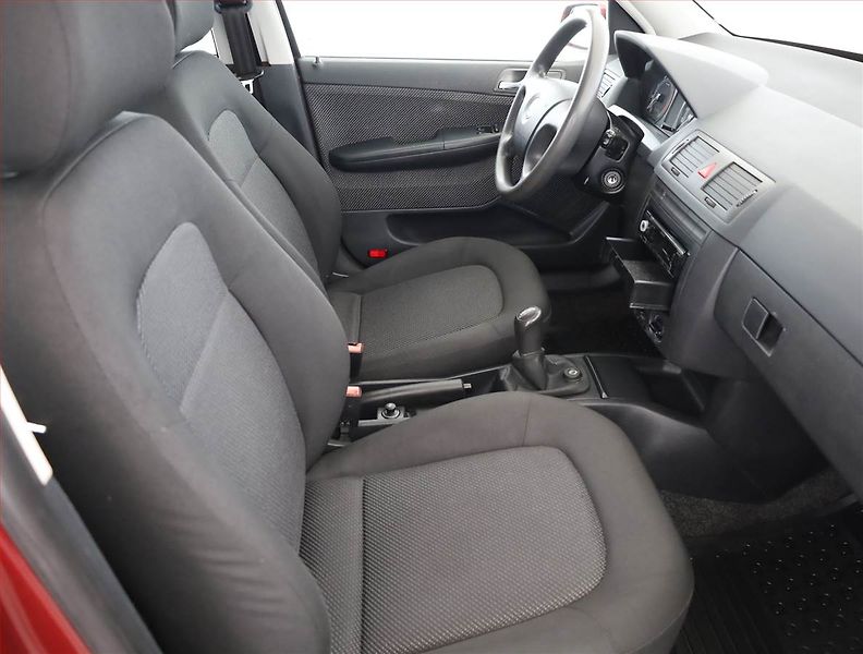 Škoda Fabia (2005) 1.4 16V, po STK, Klima - fotka 7 z 13